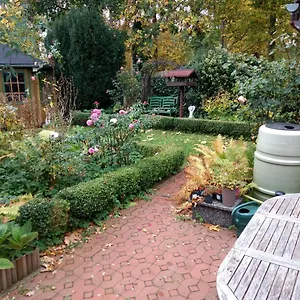 Apartment Ruhige, Gemütliche 1-zimmer Gartenwohnung Für 2 Erwachsene Und 2, Lübeck